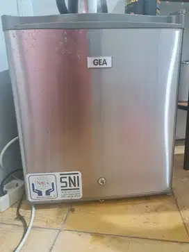DIJUAL KULKAS MINI BAR COCOK UNTUK ANAK KOS