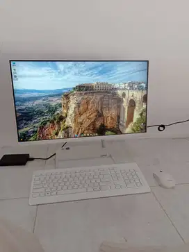 PC Lenovo AIO 3 24IAP7 Bekas Like New