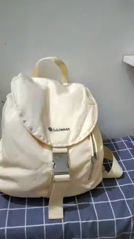 ransel lululemon kondisi masih baru 3 kali pake