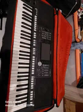 Yamaha PSR S975