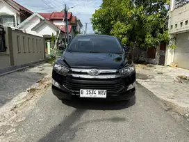 Toyota kijang innova reborn g at bensin.tangan. Pertama dari baru