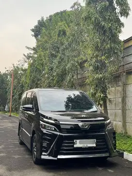 Toyota Voxy 2018 low km
