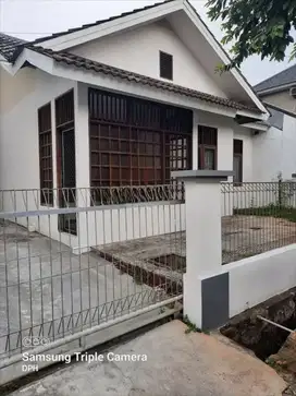 Rumah Luas Lokasi Strategis di Kemang Pratama 1 Bekasi