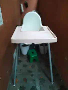 Bangku makan anak