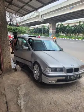 BMW 320i 1996 Bensin