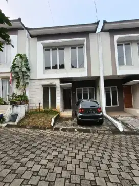 Disewakan Rumah Lokasi Bagus Dekat Stasiun  LRT