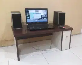 Meja laptop. Meja lesehan.