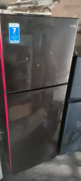 Kulkas 2 pintu merk AQUA