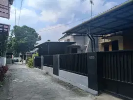 Disewakan rumah dekat SD model Maguwoharjo Sleman