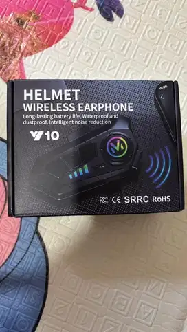 Helmet wireless earphone