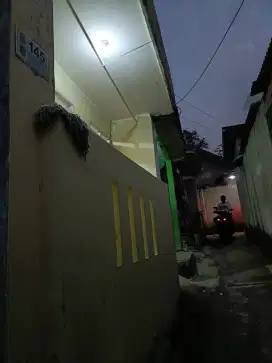 Di kontrakan di jl Pulo mangga GG palem Grogol limo