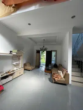 Komplek Abady Regency Dijual Rumah 2.5 Lantai siap huni Lokasi Strateg