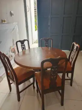 Meja Makan Kayu 5 kursi plus 1 rusak