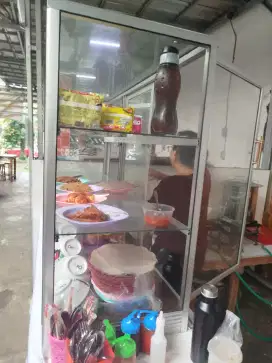 Etalase ukuran panjang 1,5 meter tinggi 90 lebar 50 cm