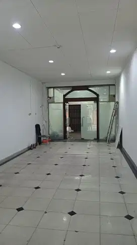ANA RUMAH UK 4X20M LOKASI JALAN RAMAI JELAMBAR
