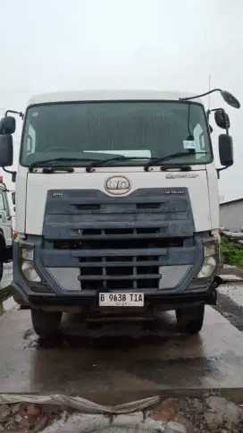Truck mixer UD Nissan quester tahun 2016