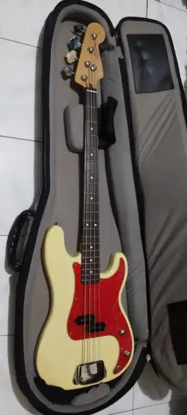 Precision bass 4 string