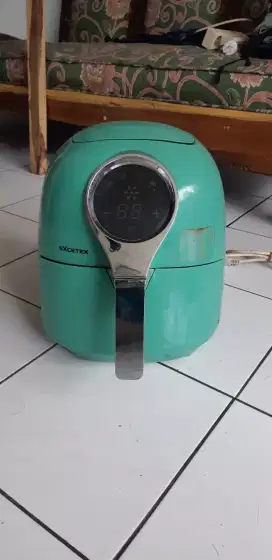 Penggoreng listrik tanpa minyak Air Fryer Excetex E-333, touch screen