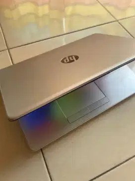 Laptop Merk HP layar 14inc