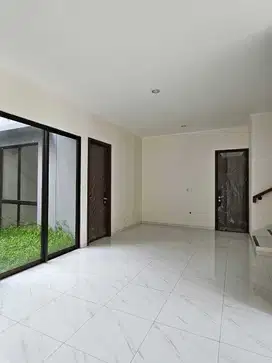 Disewakan rumah 2 lantai, masih baru di Dakota - Suvarna Sutera