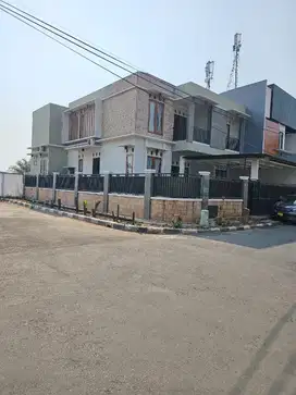 Jual rumah  besar di metland. Cakung 