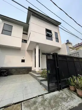 Dijual Rumah Strategis Brand New di Kayumas Jakarta Timur
