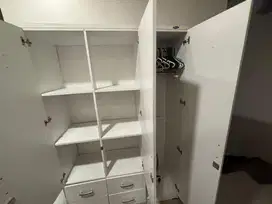 Lemari bagus putih bersih