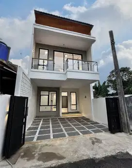 Rumah 2 Lantai dan Rooftop Dekat akses Tol Jagakarsa