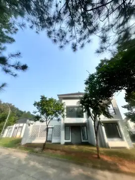 Dijual Rumah cantik Siap Huni Posisi Hook depan Green Area Sentul