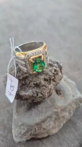 Batu permata Green Topas