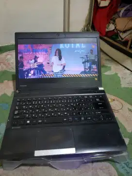 BU Jual Laptop Pemakaian Pribadi Toshiba Dynabook R734 Core i7