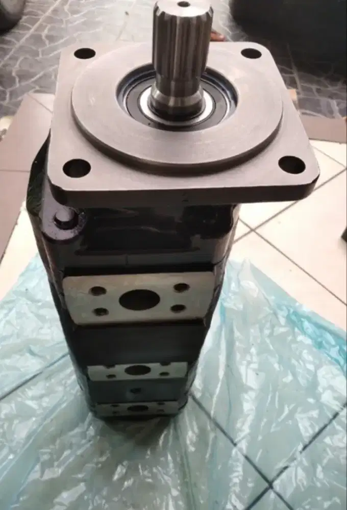 Parker hydraulic triple gear pump PGP051B