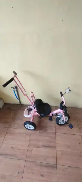 Sepeda anak roda tiga