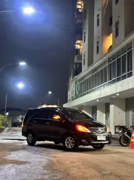 Toyota Kijang Innova V Luxury bensin