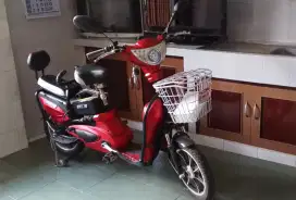 Sepeda listrik merk SELIS