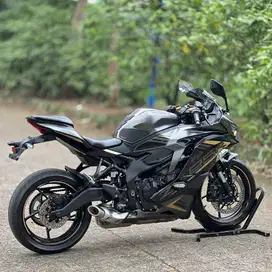 JARANG PAKAI! KAWASAKI ZX25R ABS GREY 2022 KM 12K PAJAK PANJANG MULUS