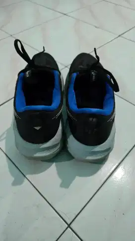 Sepatu Asic Novablast 5 Ori