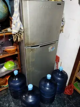 Kulkas Toshiba 2 Pintu Glacio