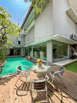 BINTARO TOWNHOUSE MODERN TROPIS POOL BEST PRICE