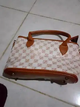 Tas selempang wanita  kulit