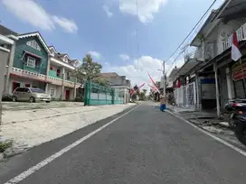 Tanah Kost Premium Bunga Bunga Suhat