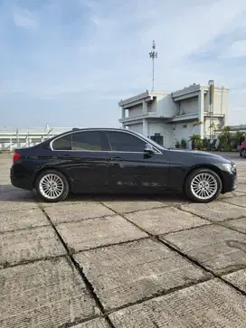 Bmw 320i 2.0 Luxury Bensin-AT