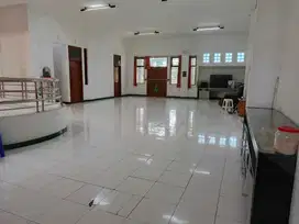 Jual Rumah Mewah Pada Zamannya di Mainroad Sriwijaya