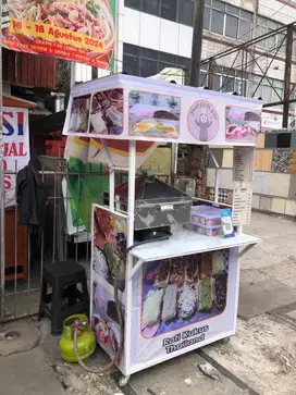 Booth jualanan makanan dan minuman