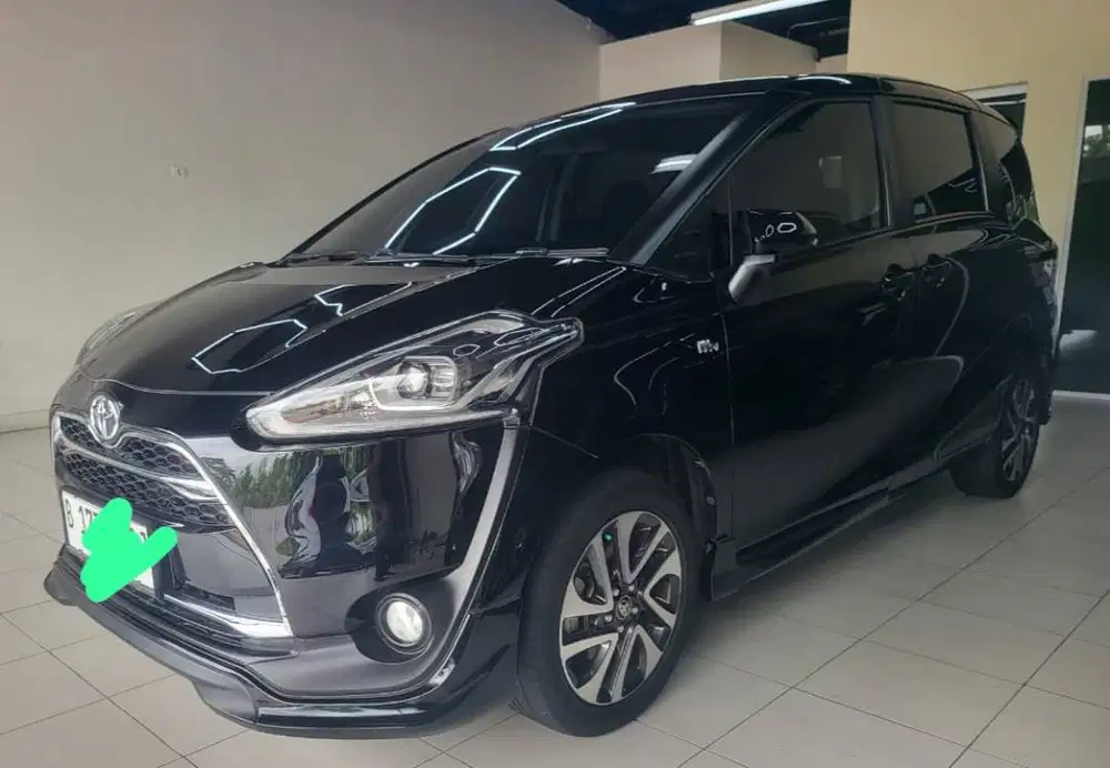TOYOTA SIENTA HITAM TYPE Q (TERTINGGI)