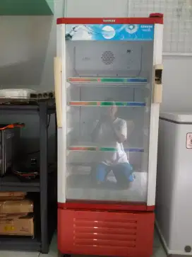 Dijual Showcase bekas merk sanken