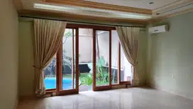 Disewakan Rumah Pondok Indah 650 m2 Dengan 2 Lantai 709 Juta/Thn Murah