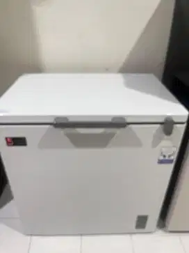 Freezer 300 liter midea