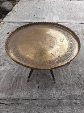 Meja teh bulat bhn kuningan