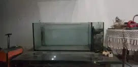 2 akuarium msh kinclong plus peralatan2 nya